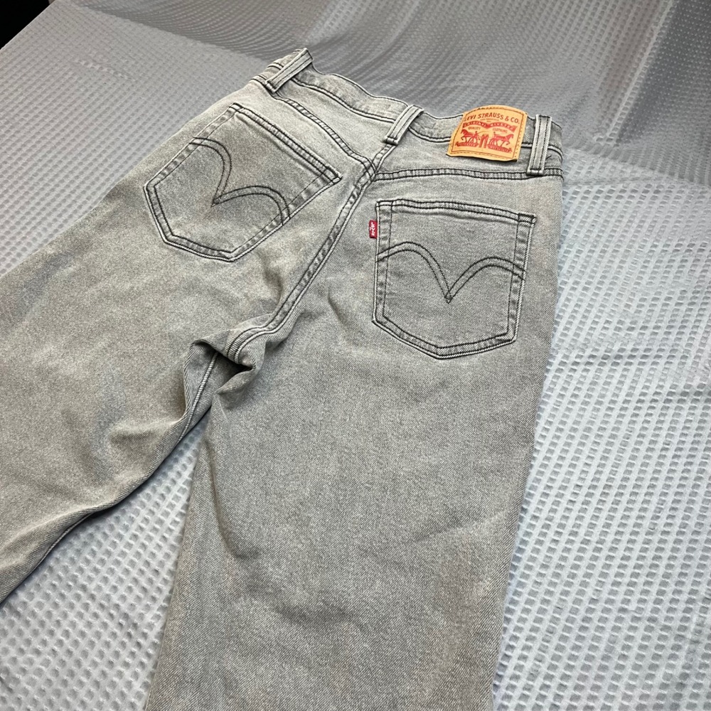 Levi Strauss & Co Women's Gray Straight Ankle Jeans W26 L27 Button Fly